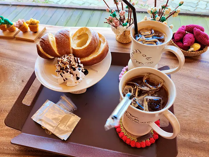 굴뚝빵 체코 전통 디저트 도자기 카페 인천 신시모도 맛집