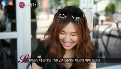 금보라와 딸 김현진이 함께 쇼핑하며 다정하게 대화하는 장면