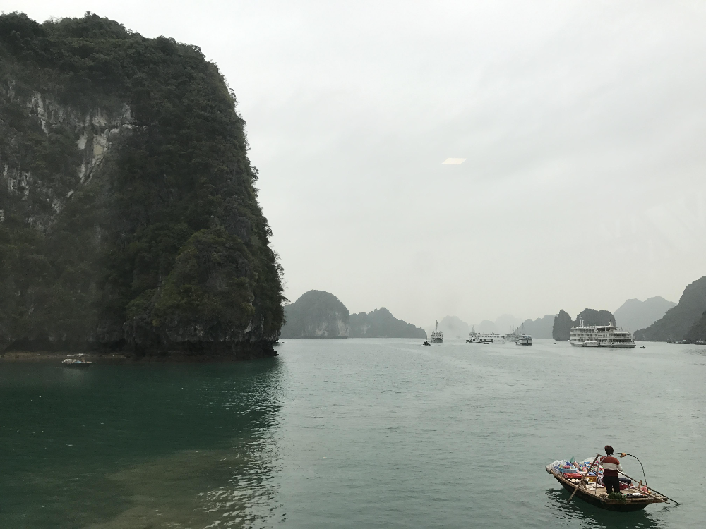 하롱베이 승솟동굴앞 바다