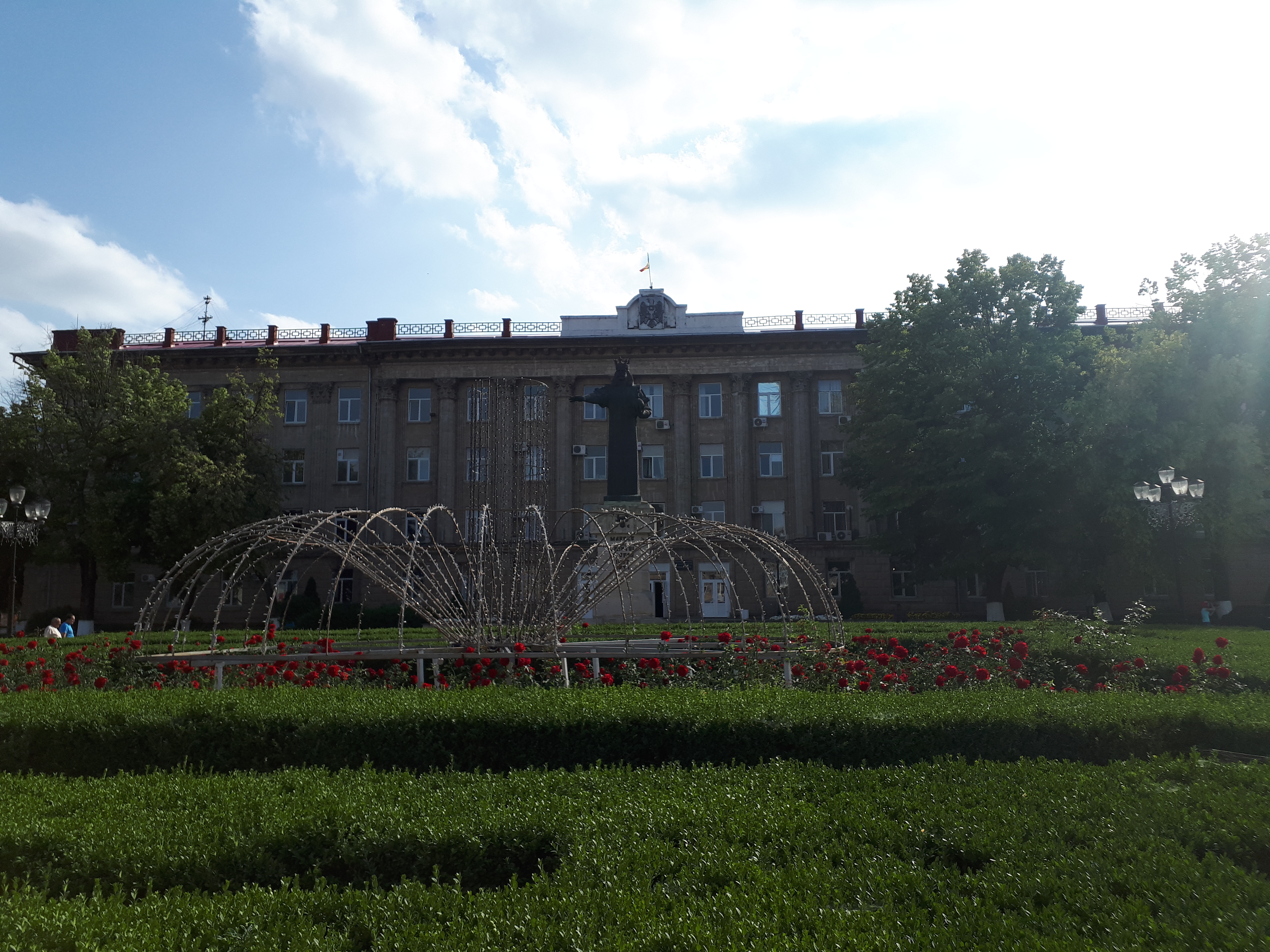 몰도바 발티 슈테판 대공 기념비와 분수대