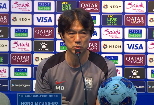 홍명보 감독 인터뷰 모습, 2026 월드컵 예선 기자회견