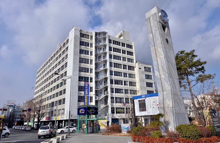 5&middot;18 헬기 사격 흔적이 남아있는 역사 문화공간 전일빌딩245
