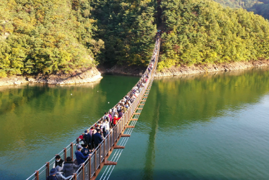 옥순봉 출렁다리