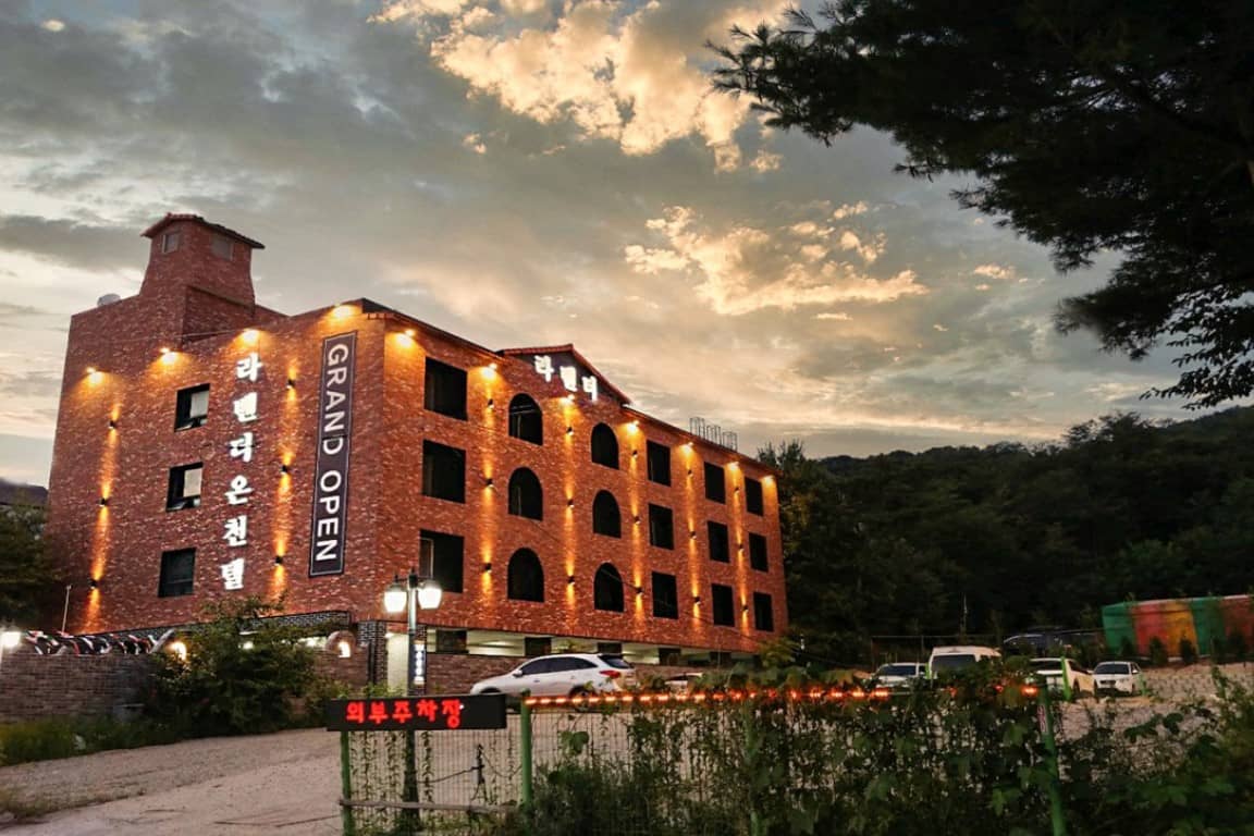 라벤더-온천텔의-모습