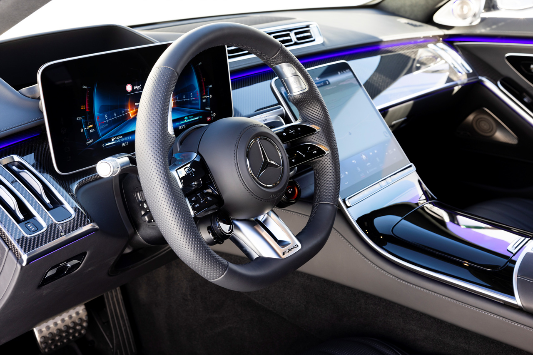 벤츠 AMG S클래스 E 퍼포먼스 내부디자인