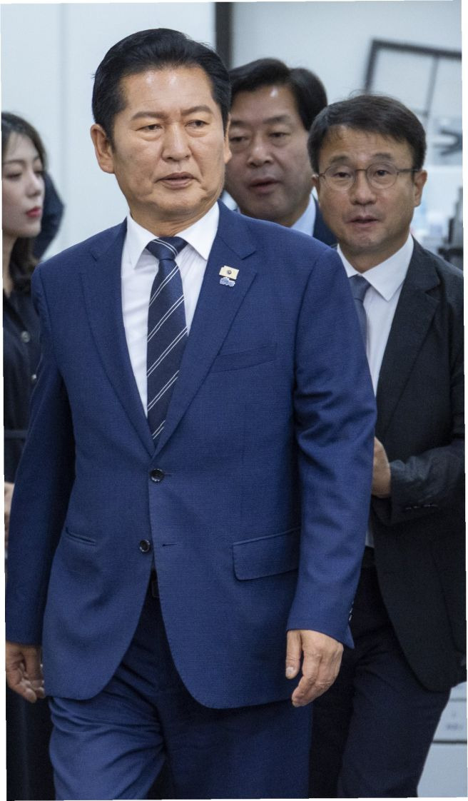 정청래 나이 프로필 고향 학력 가족 아들 논란 사퇴 압박 및 2026년 전당대회 연임 쟁점 냉철 분석