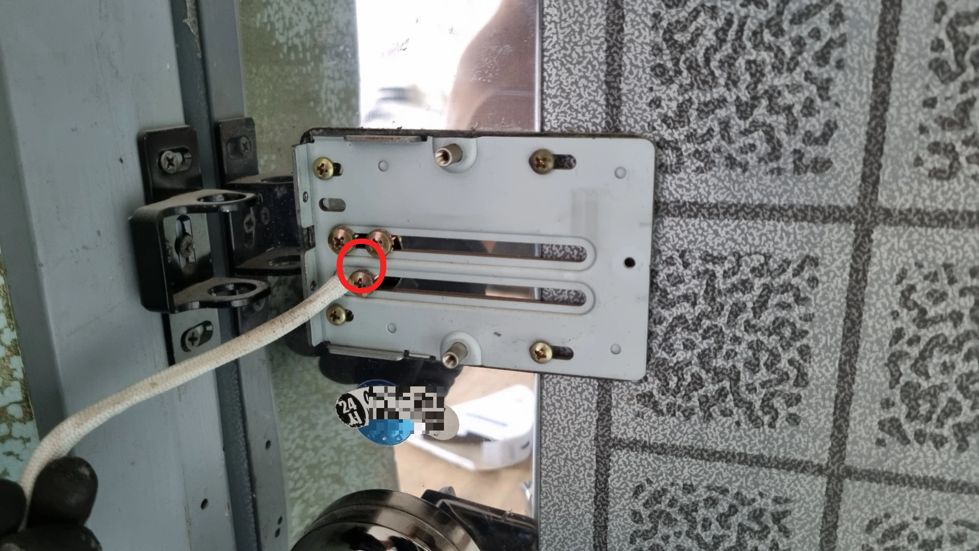 도어록 고정 볼트