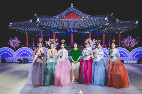 &ldquo;한강 아이유의 반전 근황?&rdquo; 팟캐스트 들으러 가기