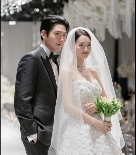 김우빈 신민아 기부
