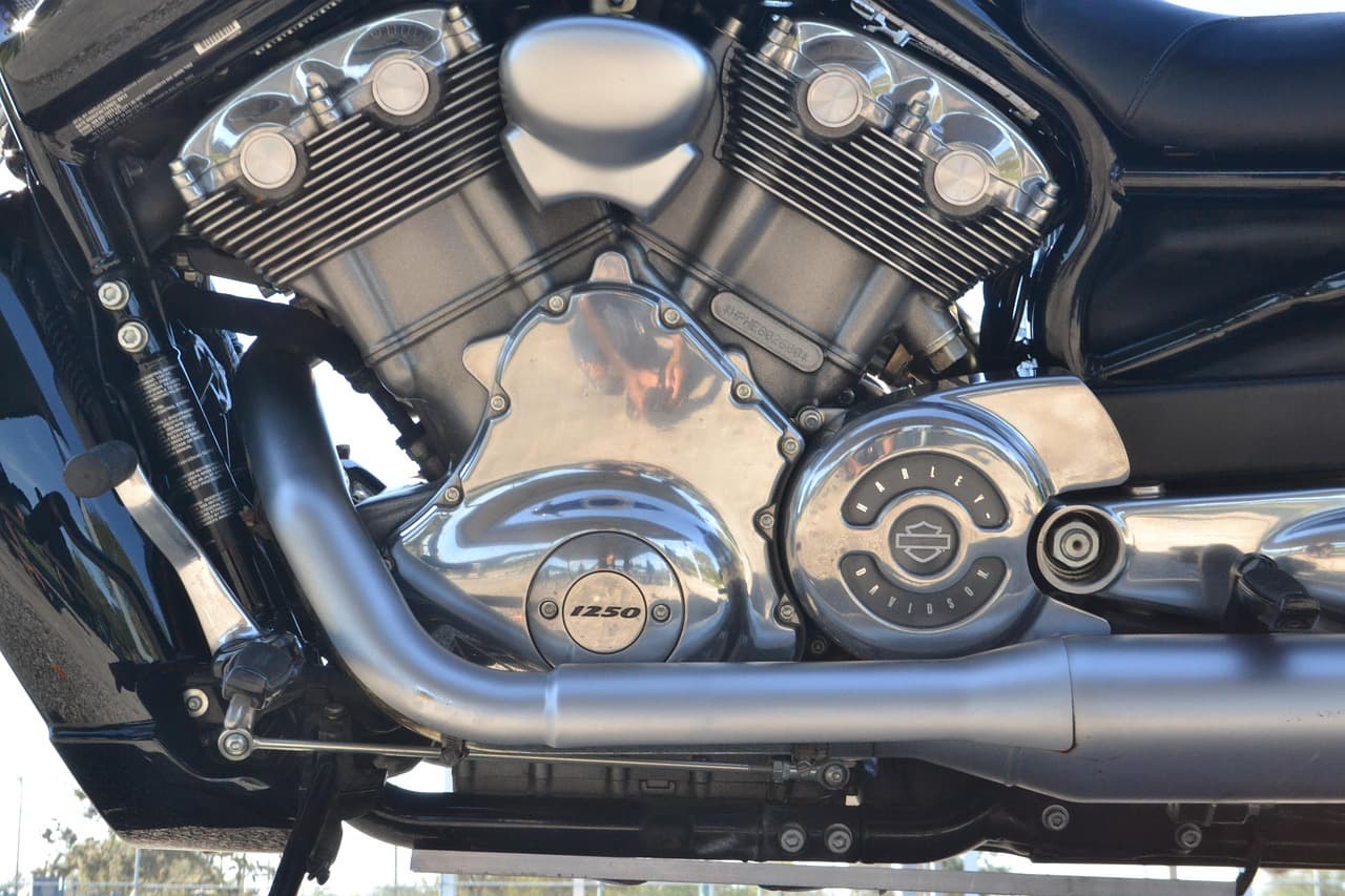 오토바이 엔진 구조와 작동 원리 정리