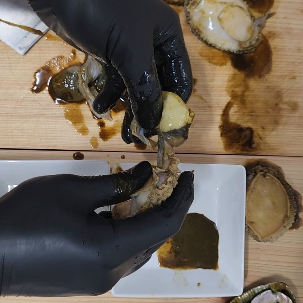 전복 손질하는 방법 전복 내장 손질