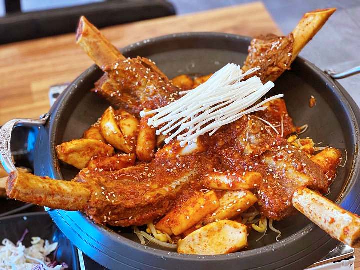 보문 단지 한우 육회 물회 낙지 갈비탕 한우탕 경주 맛집 추천 생방송투데이 떴다 동네방네