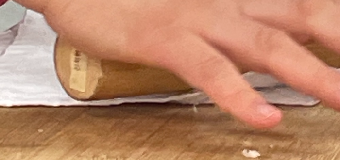 한식조리기능사 실기시험 준비 - 더덕생채 - 밀대로 더덕 밀기