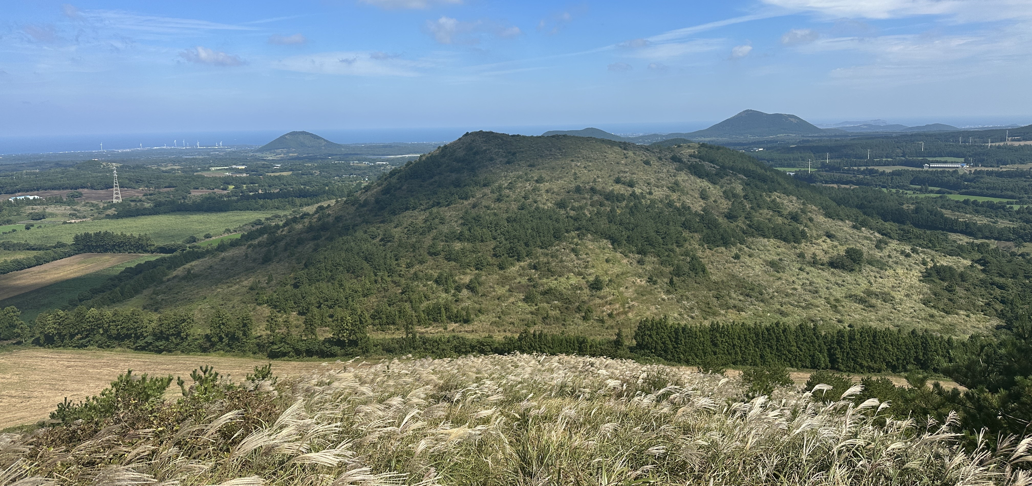 안돌오름에서 바라본 밧돌오름