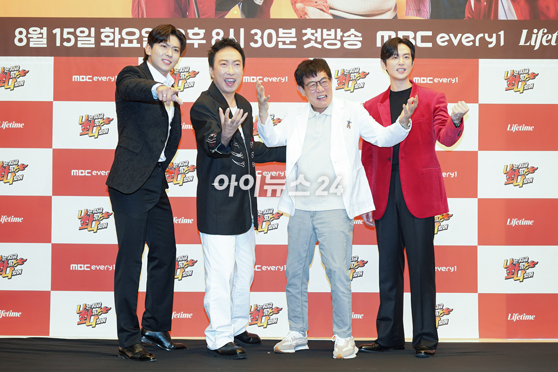 14일 서울 마포구 상암의 한 호텔에서 열린 &#39;나는 지금 화가 나있어&#39; 제작발표회에 이경규와 박명수&#44; 권율&#44; 덱스가 참여해 포토타임을 갖고 있다. [사진=MBC에브리원]