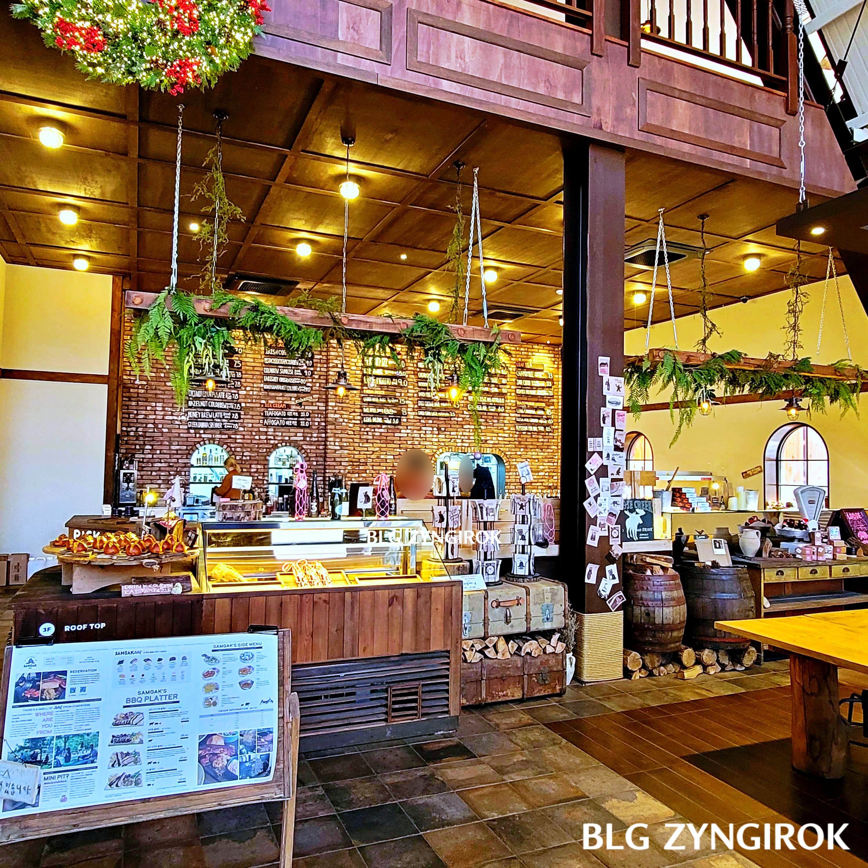 양주 카페 럿지 LODGE 1층 모습이다.