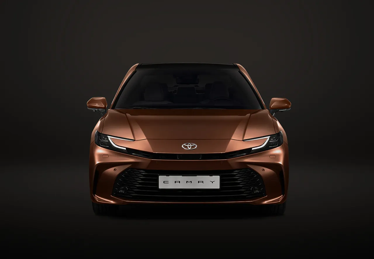 2025 토요타 캠리 하이브리드 차량 및 정보 이미지