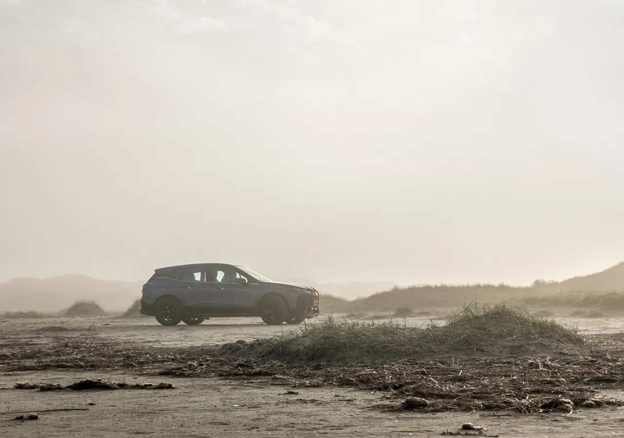 BMW IX M60 차량 이미지