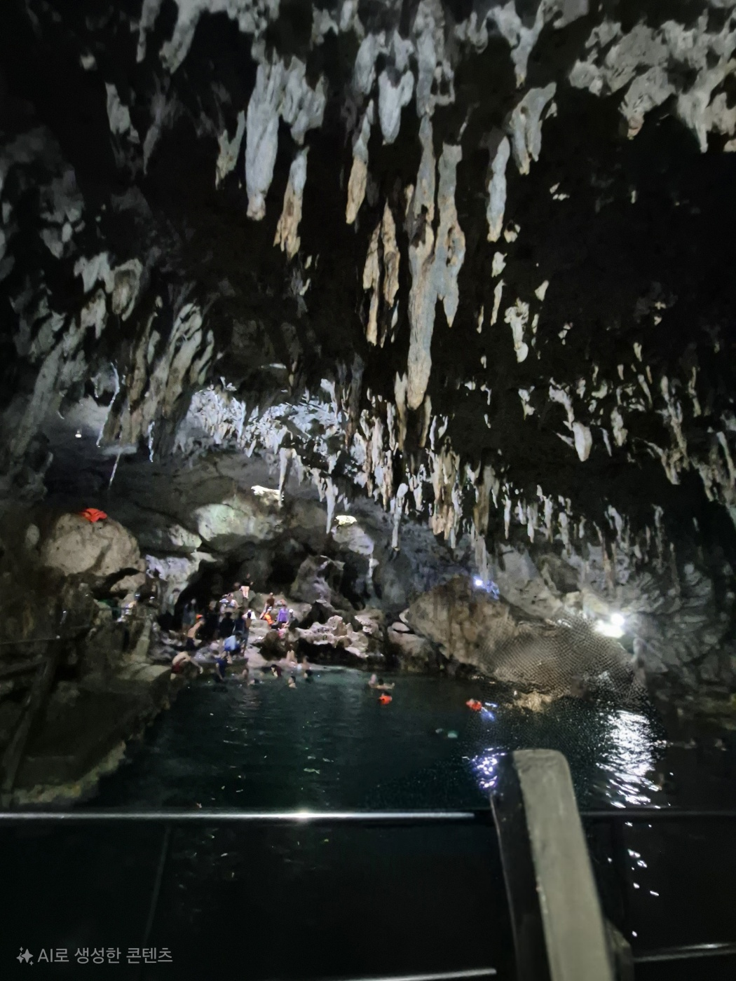 히낙따단 동굴 내부