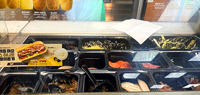 서브웨이 토핑진열대