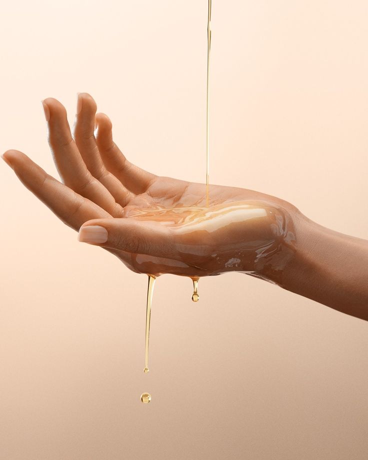 데미 우타우 헤어오일 오일 연출컷 봄바람에 머릿결이 푸석해지는 이유 썸네일이미지