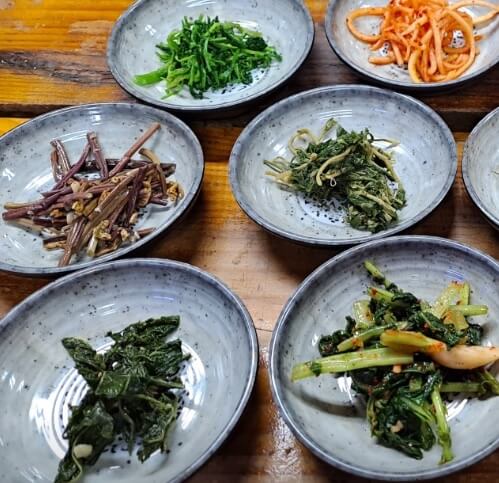 생방송투데이 인생식당 양평 40년 한결같은 손길 정성의 시골밥상 맛집 초가시골밥상