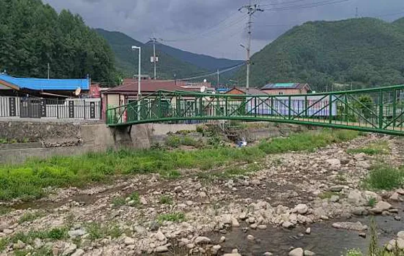 태백본적사지삼층석탑재