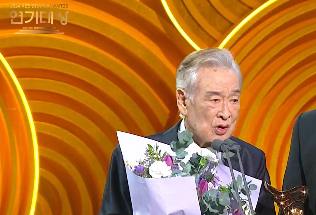 이순재&amp;#44; 90세 최고령 KBS 연기대상 수상!