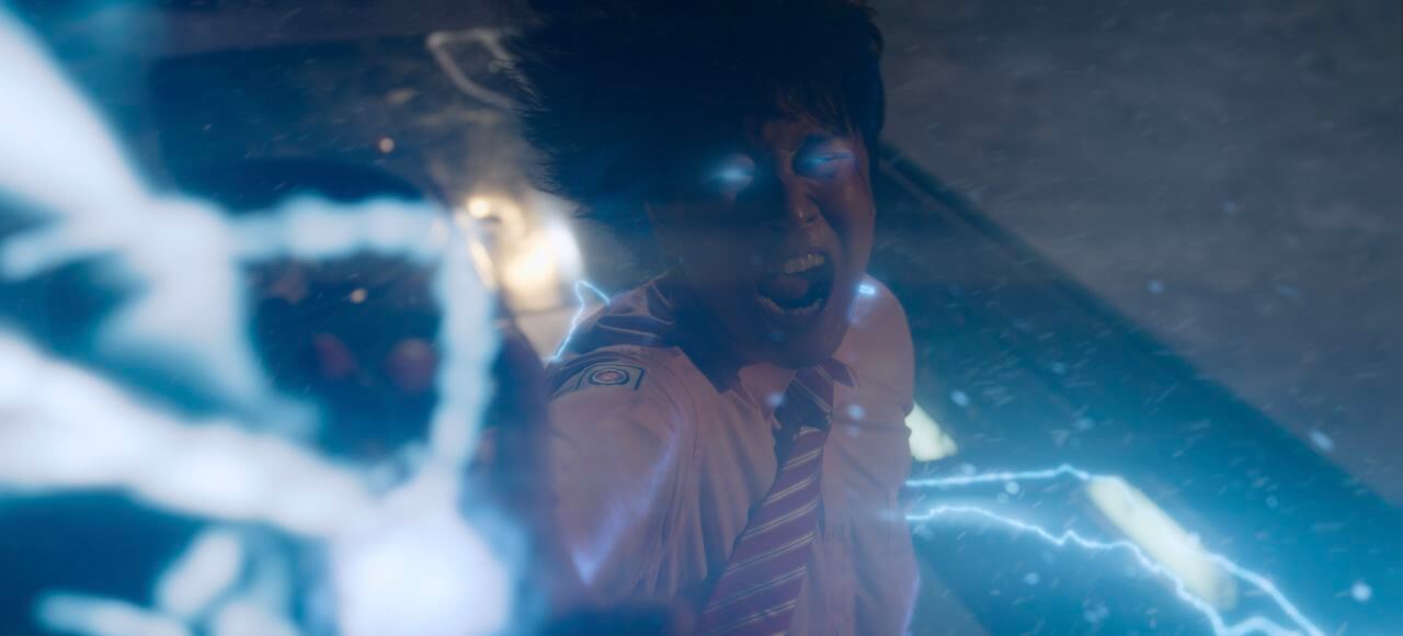 차태현은 '무빙'에서 전기를 발생시키는 능력을 지닌 캐릭터