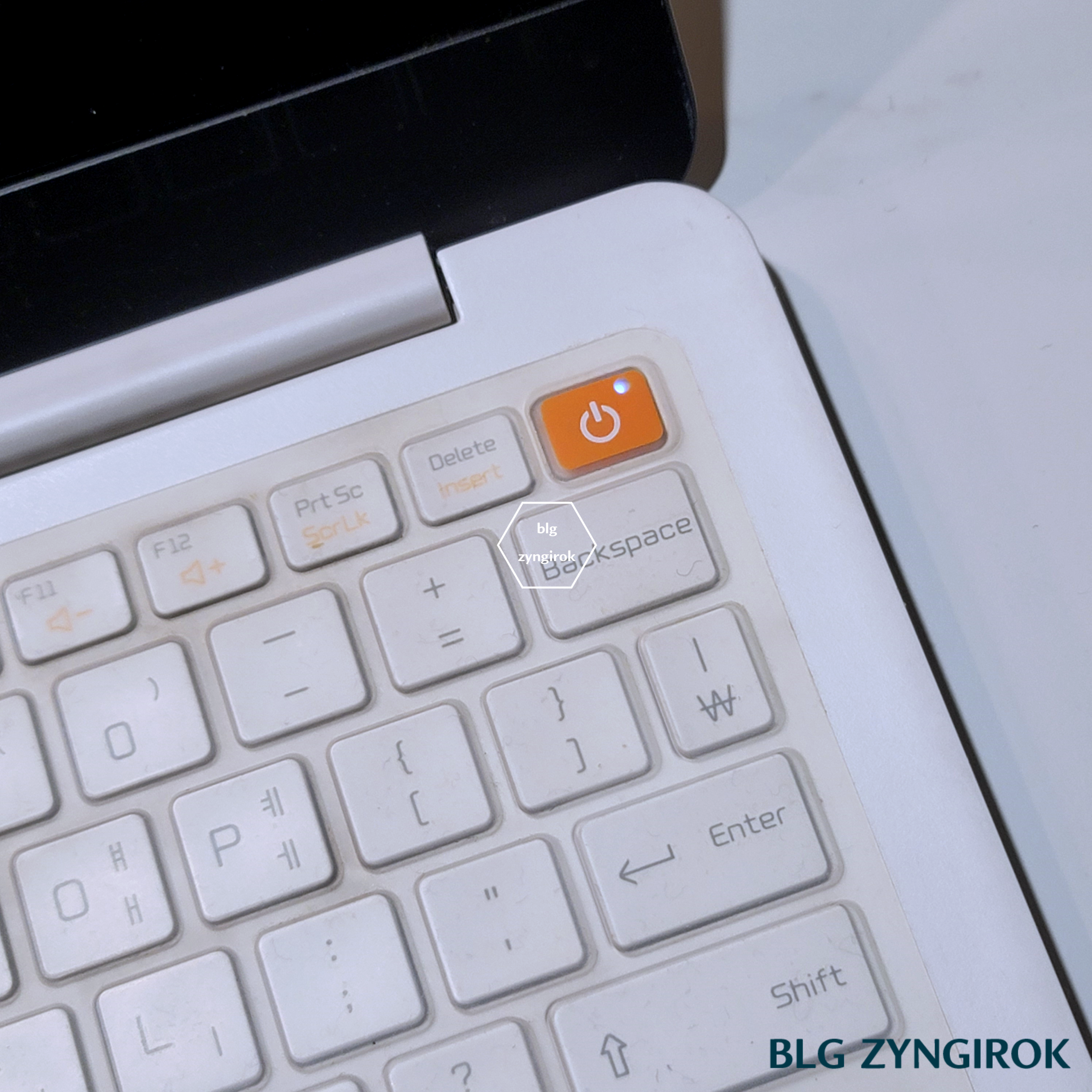 엘지-그램-노트북의-전원키의-led-불이-들어온다