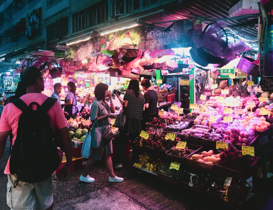 ํ์ง์์ ์ฌ๋ฃ๋ฅผ ๊ณ ๋ฅด๋ ํ์ง์ธ ๋ฐ ๋ฐฉ๋ฌธ๊ฐ ๊ด๋ จ ์ด๋ฏธ์ง