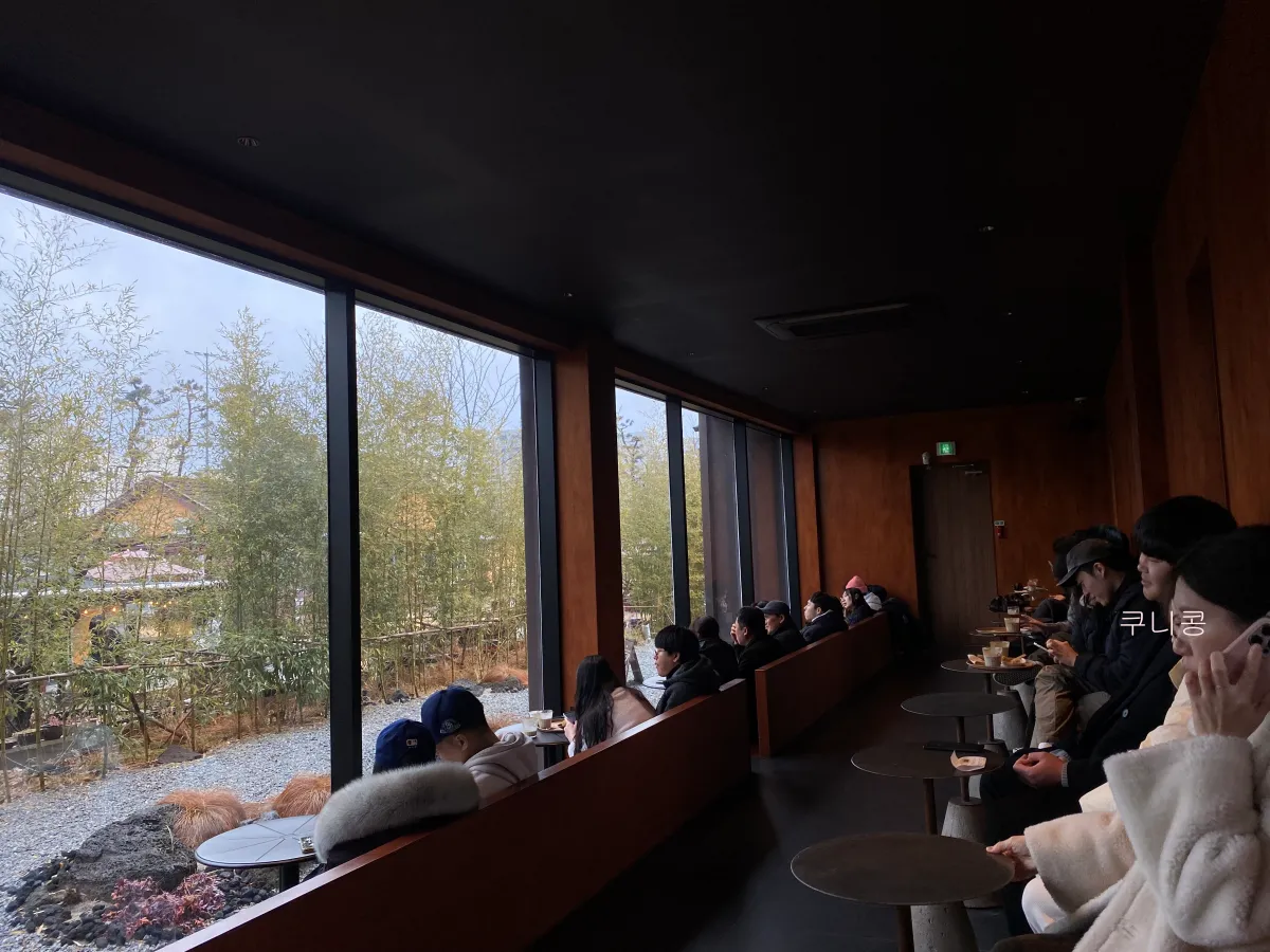 강원도-강릉-여행-카페-툇마루-주말-1시간-웨이팅-꿀팁-및-흑임자-커피-솔직후기