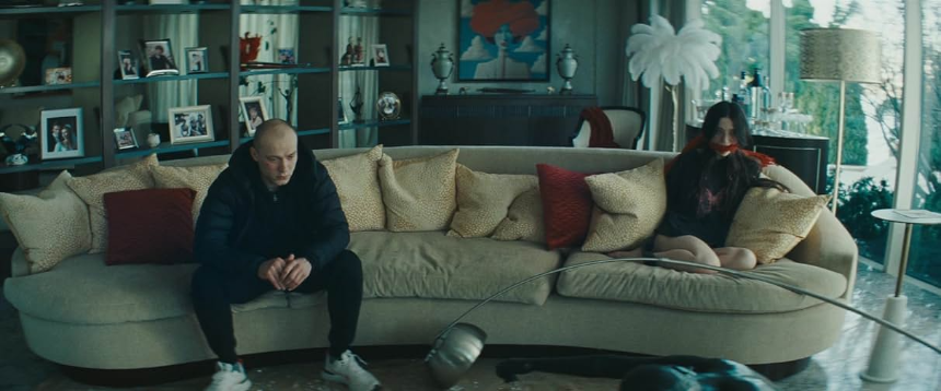 영화 '아노라' (Anora) 리뷰 - 강렬한 스토리와 현실적인 로맨스!