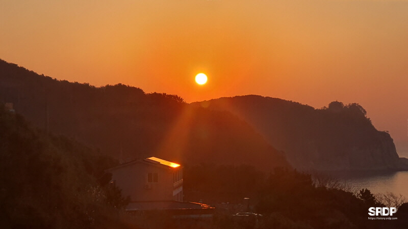 해돋이명소-일출명소-거제도갈만한곳-겨울여행지추천-거제도일출해돋이명소-거제도신선대-바람의언덕-거제도여행코스추천-거제온더선셋