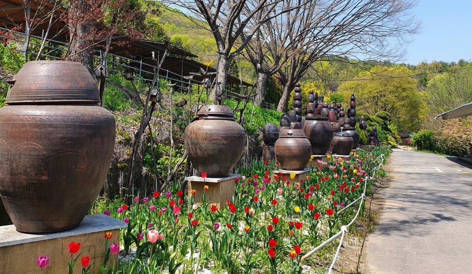 율봄식물원 딸기시즌&amp;#44; 체험하고 식물 동물까지! 식물원과 어우러지는 전원풍경 정원에서 이루어지는 계절 농촌체험입니다. 