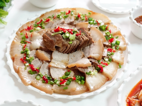 완벽한 수육으로 특별한 식탁