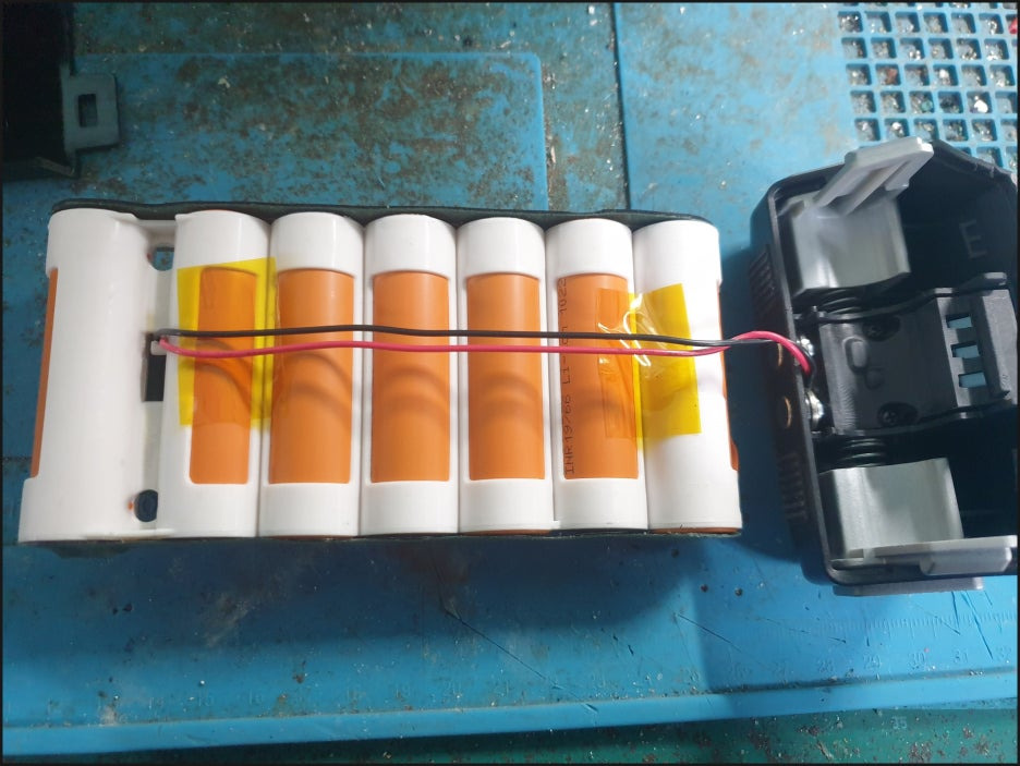 쿠쿠 무선청소기 배터리 케이스 분해