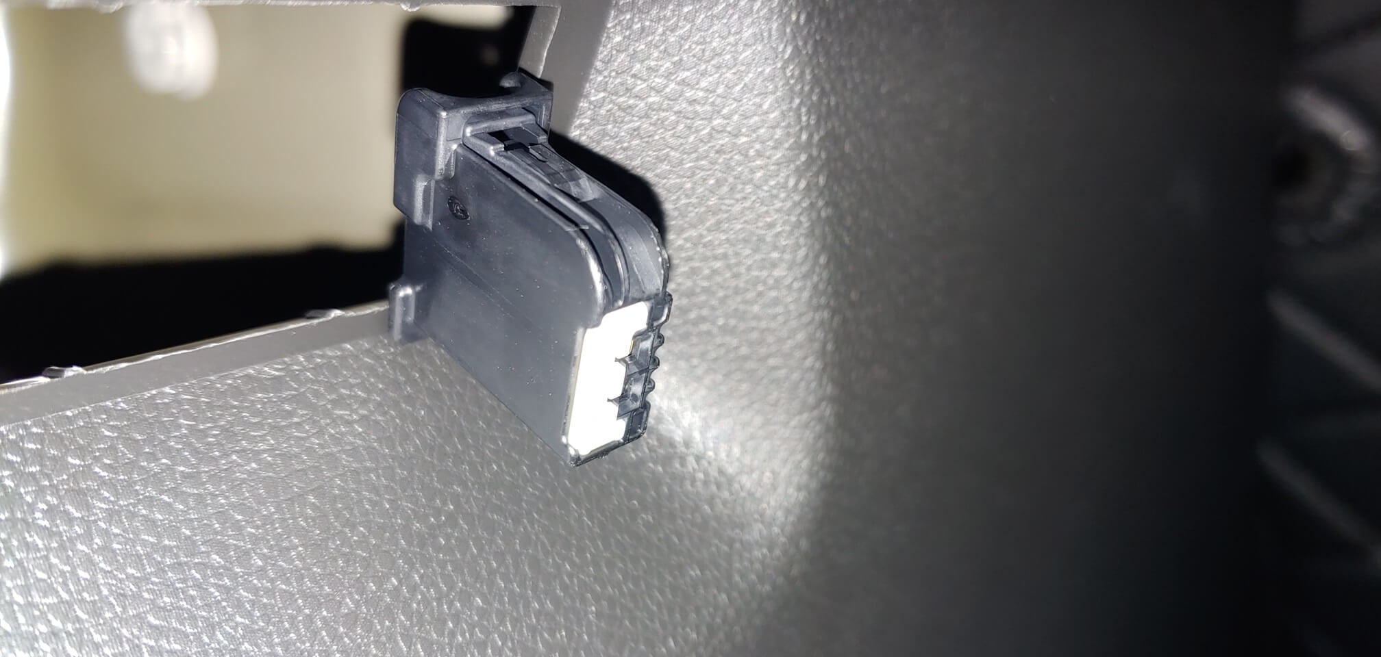 실제 차주가 알려주는 쉐보레 트랙스 크로스오버 - LED 실내등(전등) 교체하기