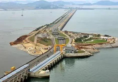 시설용량 254MW 규모로 세계 최대 규모의 "시화호" 조력 발전소