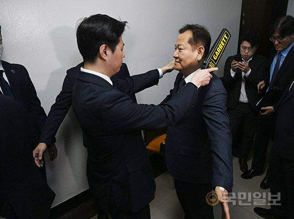 이상민 행안부장관 32억 압수수색 현금다발