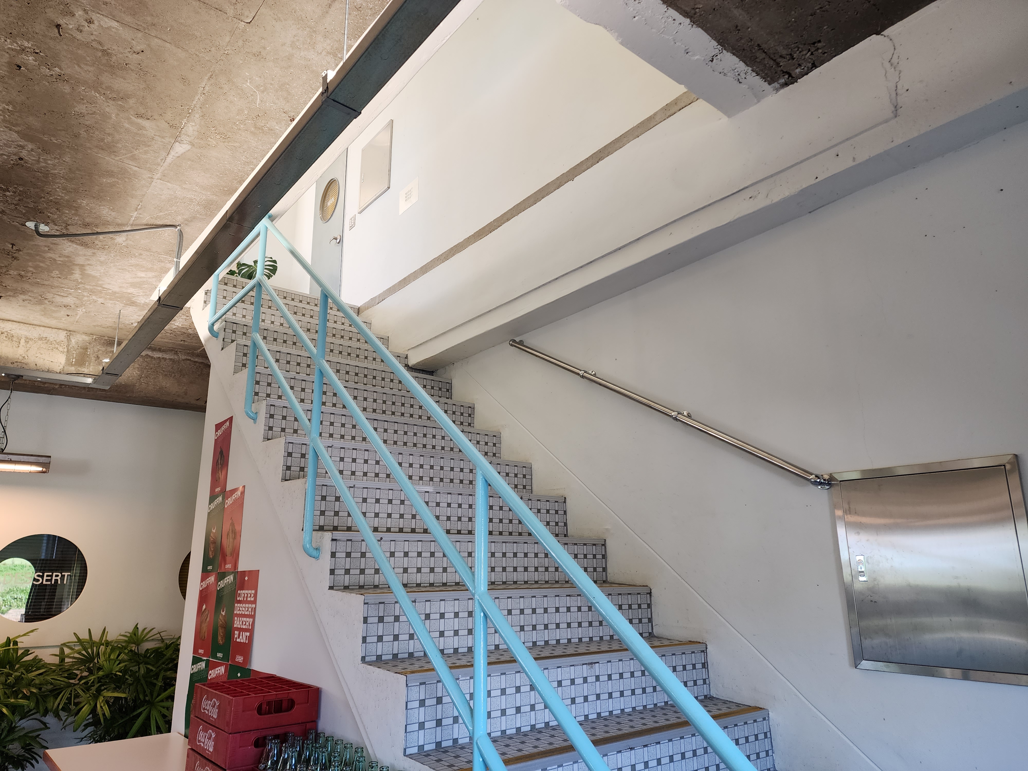 카페52 2층으로가는 계단