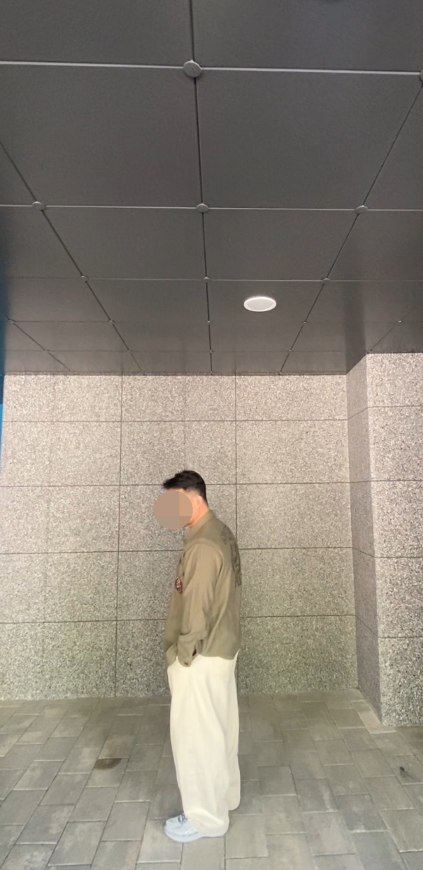 데일리룩(2024. 5. 19.)OG-107 셔츠 자켓 워크웨어자켓, 폴로 기본 반팔 티셔츠, 무신사스탠다드 무신사 데님 와이드 벌룬 팬츠 크림, 아식스 조그 100 실버