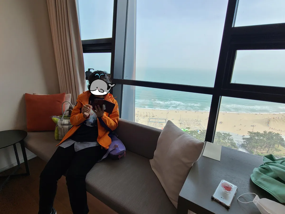 부산-신라스테이-호텔-부모님-셀카찍기