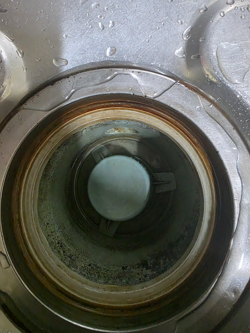 싱크대 배수구 오염 상태와 물때 사진