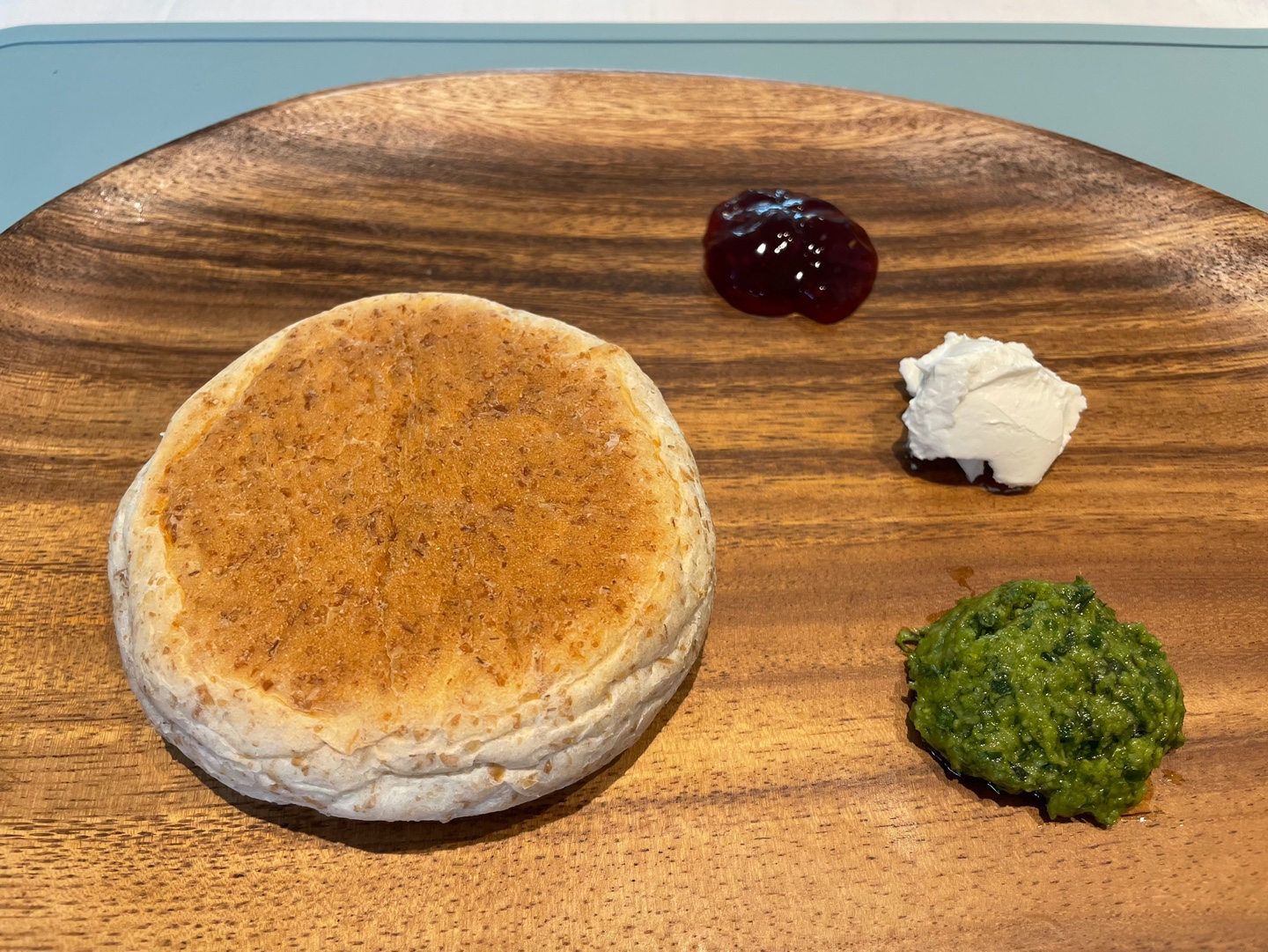 바질페스토 - 통밀빵과 다른 소스류 곁들여 먹기