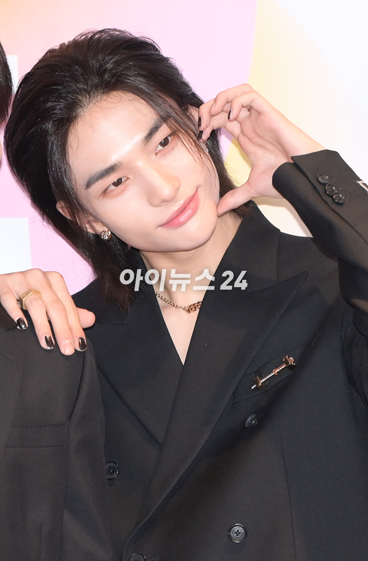 그룹 스트레이 키즈(Stray Kids)가 10일 오후 서울 송파구 올림픽공원 케이스포돔(KSPO DOME)에서 열린 '2023 K글로벌 하트 드림 어워즈' 레드카펫 행사에 참석하고 있다. [사진=정소희 기자]