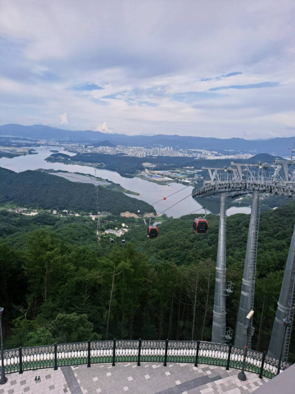 전망대에서 바라본 케이블카
