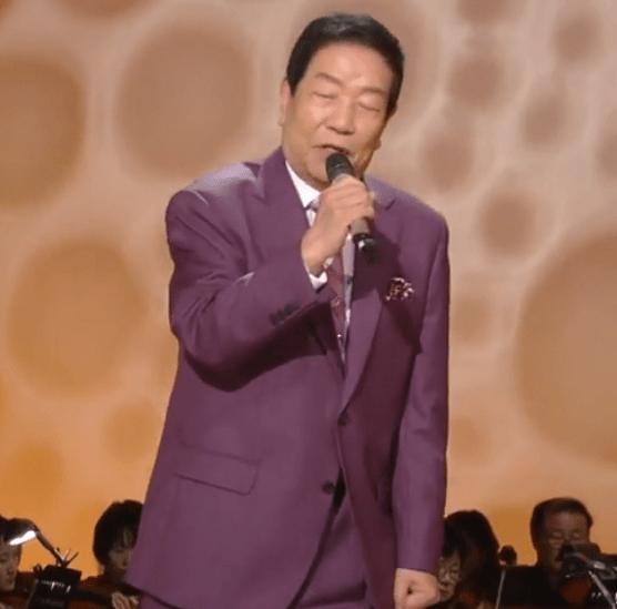 김용만 회전의자