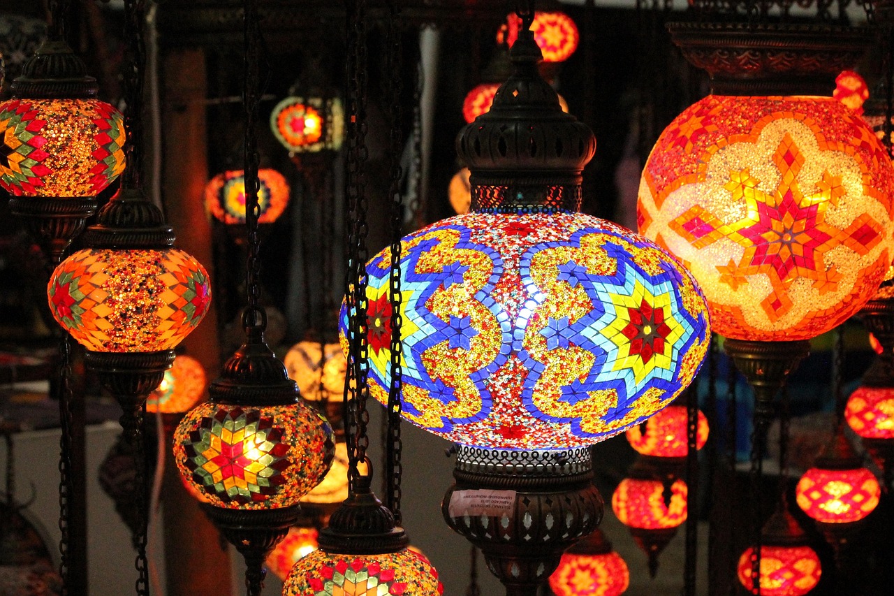 뜨개질로 그림을 그리는 실의 마술사인 장인의 하루