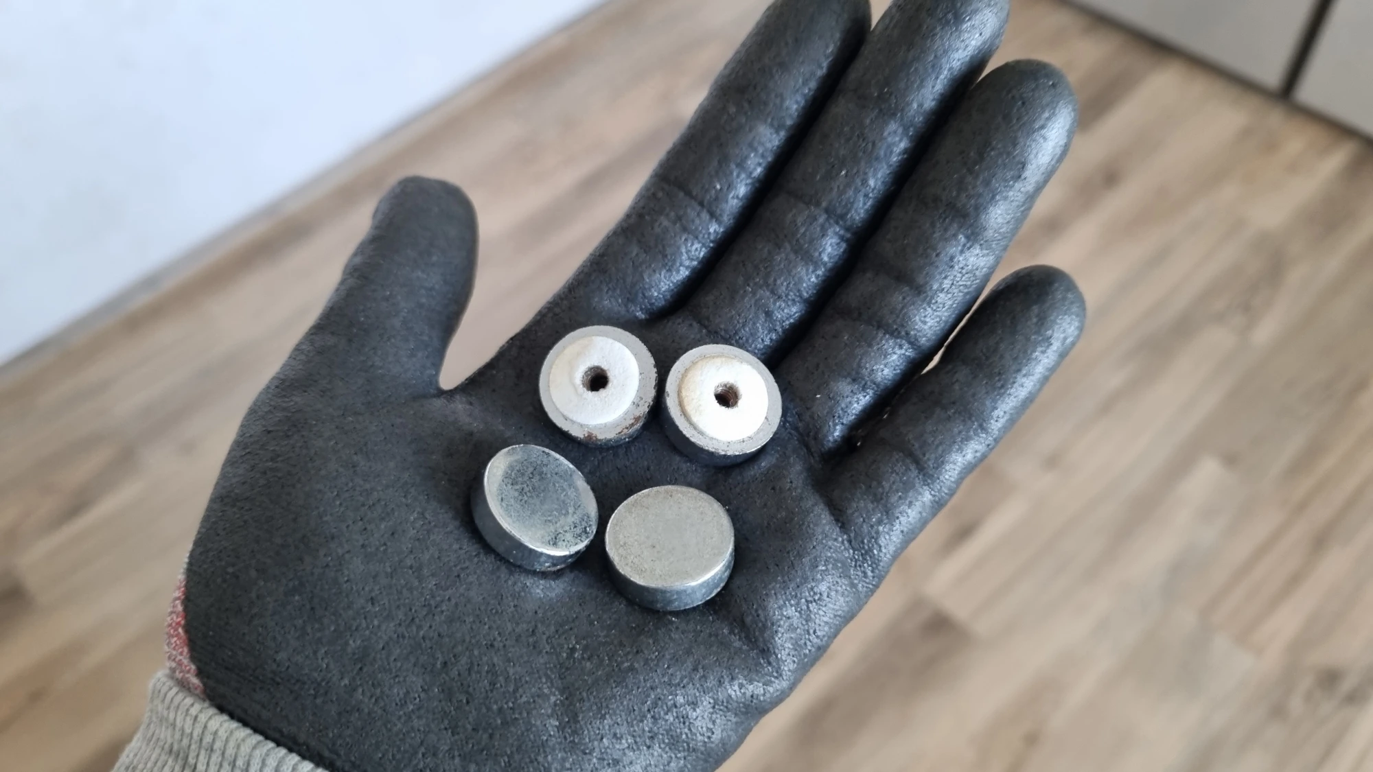 커버 고정 너트